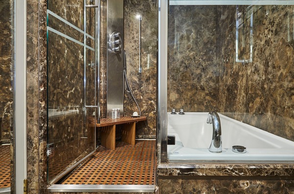 Silversea SILVER CLOUD Silver Suite 2.jpg